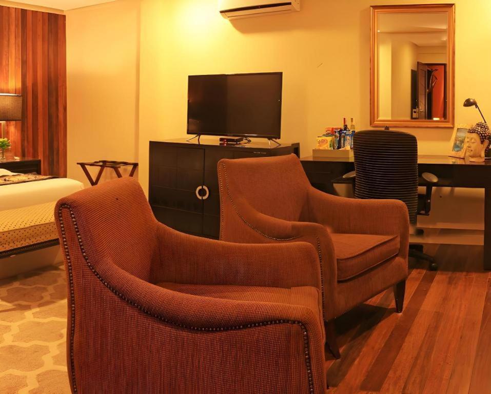 The Oriental Luxury Suites Tagaytay Tagaytay City Exterior photo