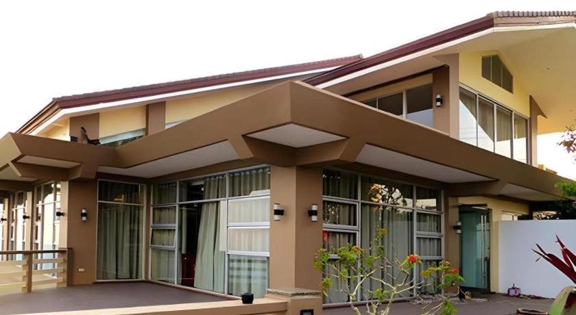 The Oriental Luxury Suites Tagaytay Tagaytay City Exterior photo